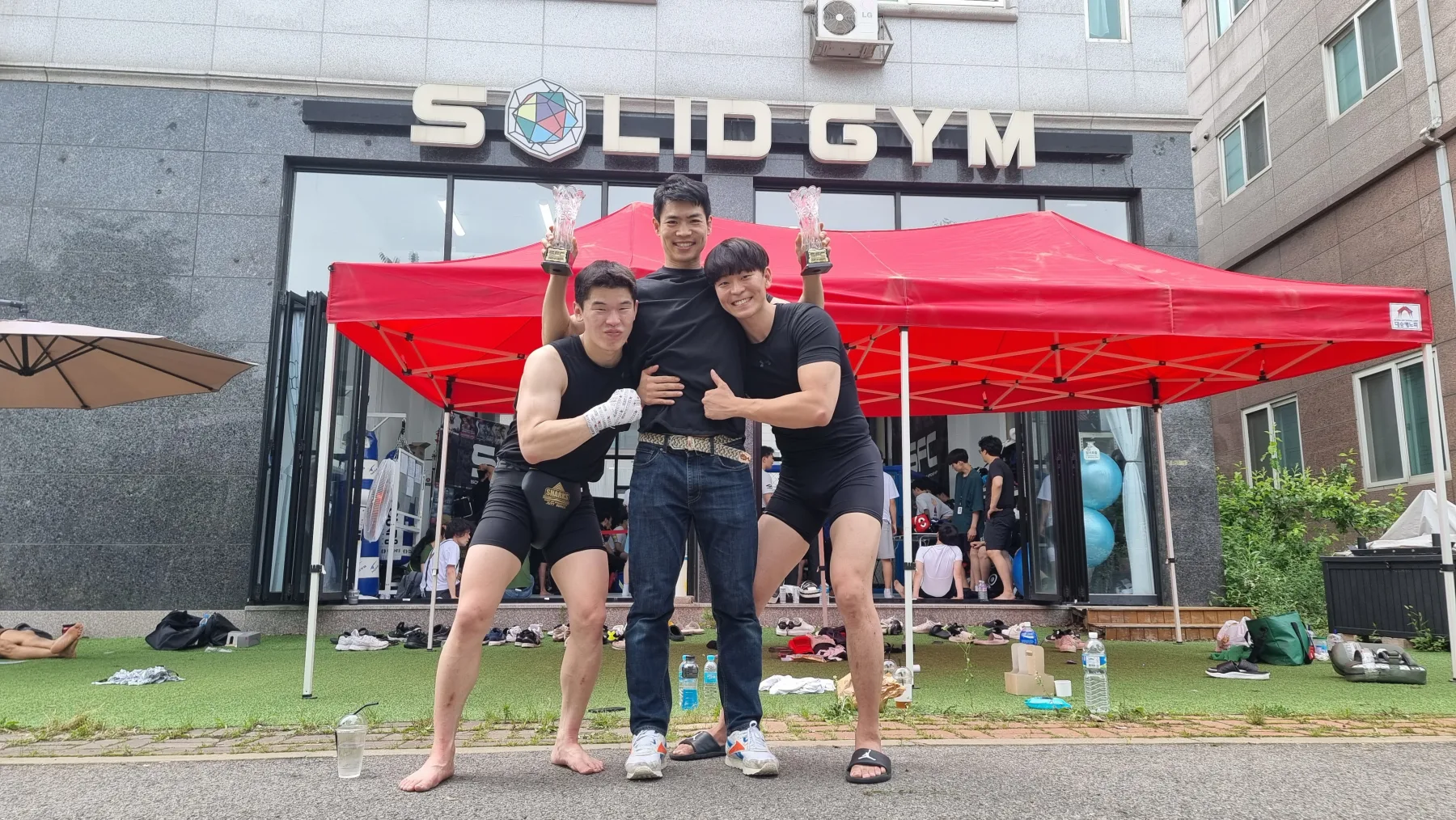 Small group training and coach-led competition support outside BODY SMITH gym